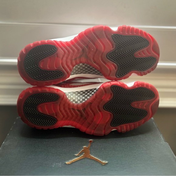 Jordan 11 Retro IE Chicago Men’s Size 9 Sneakers 2017 Release 👟🔥 - Picture 7 of 7